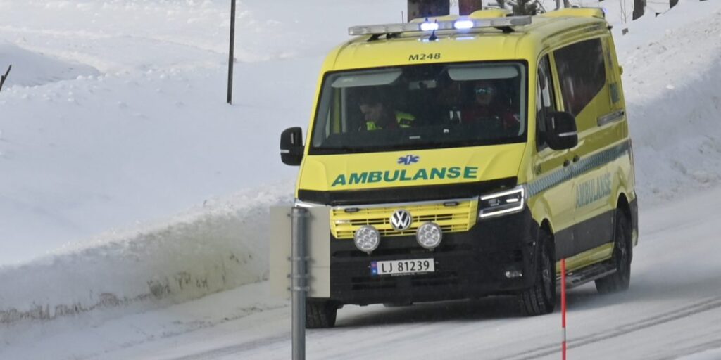 Ambulanse i utrykning
Foto: Tore Østby Ambulanse-1140×570