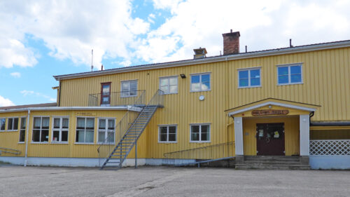 På kommunestyremøtet i dag kan Glåmos skole bli nedlagt.
Foto: Tore Østby Glåmos skole 2