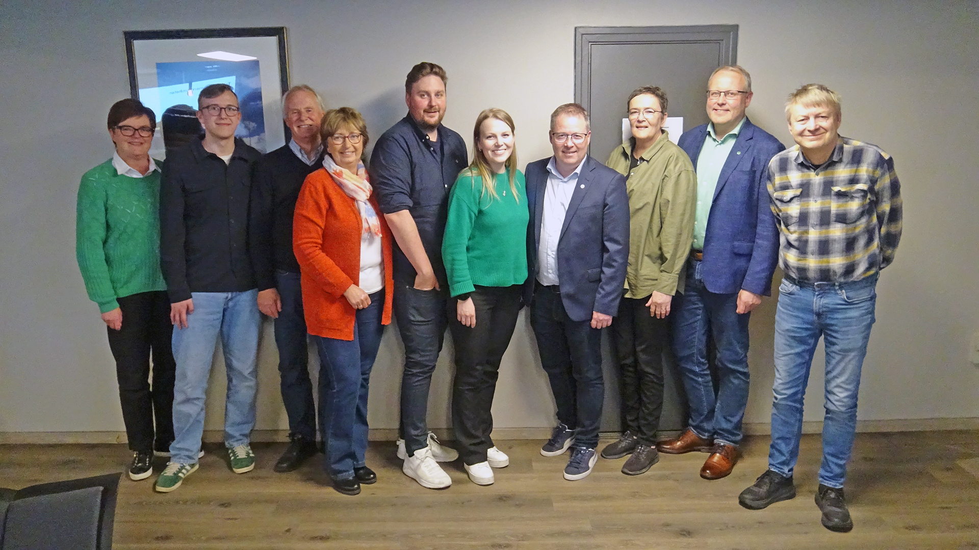 Ledelsen i Senterpartiet på Røros og de to førstekandidatene i Trøndelag, Maren Grøthe (Sør-Trøndelag) og Bjørn Arild Gam (Nord-Trøndelag)
Foto: Tore Østby