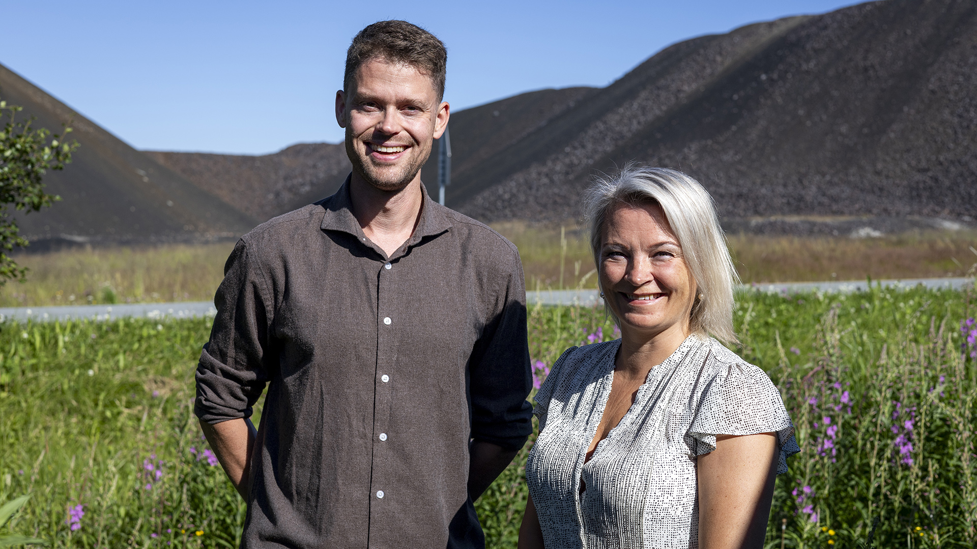 Leder Kristin Fredheim og nestleder Sindre Haukaas i Stiftelsen Ren Røros ung har gitt midler til tre nye tiltak rettet mot unge.
Foto: Monica Hägglund Langen/Ren Røros