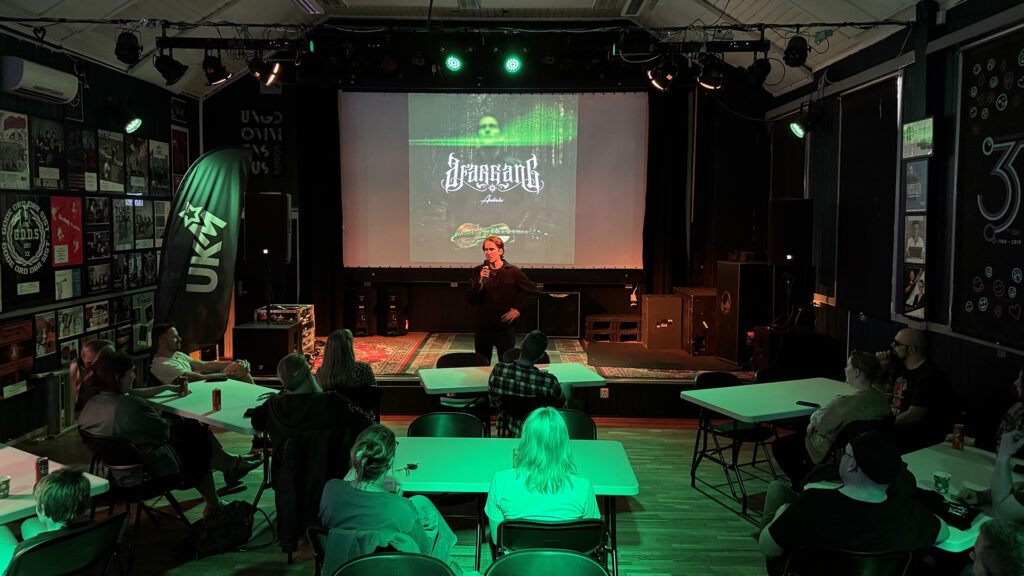 Afargang-plateslipp juni 2025, nye bord og stoler brukes for første gang