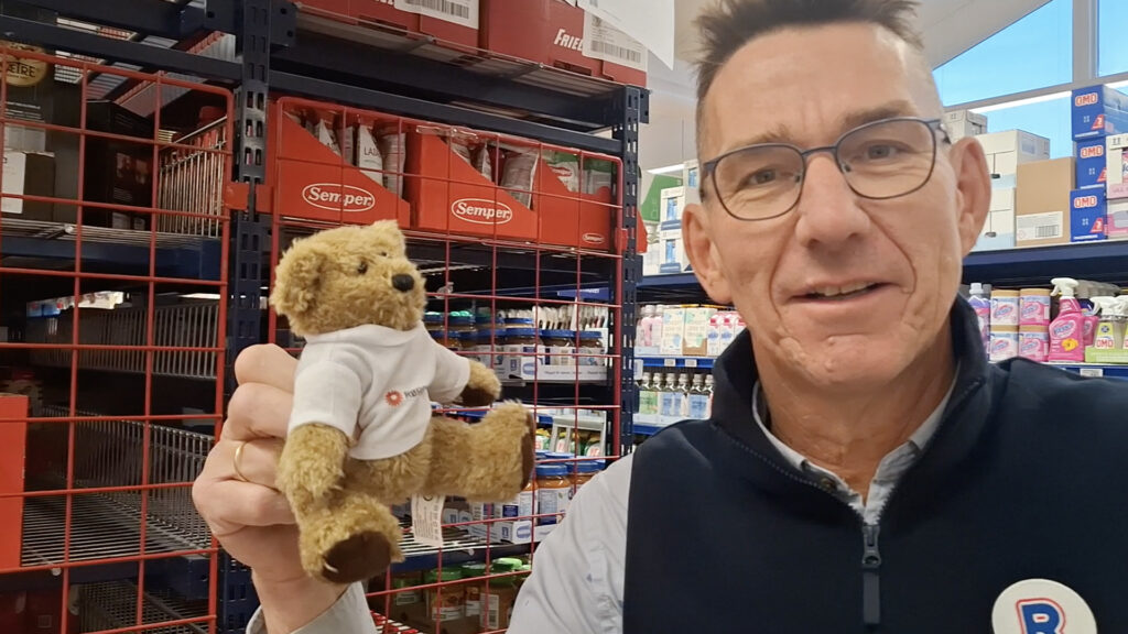 Nils Martin Tidemann og Rørosnytt-Bamsen
Foto: Tore Østby Nils Martin og Bamsen