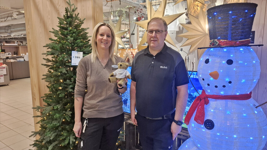 Mona Belinda Sorken og Ronald Rønning hos Elon Røros. Foto: Tore Østby Rørosnyttbamsen hos Elon