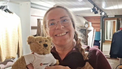 I dag er Rørosnytt-Bamsen hos Lanullva.
Foto: Tore Østby Rørosnyttbamsen hos Lanullva