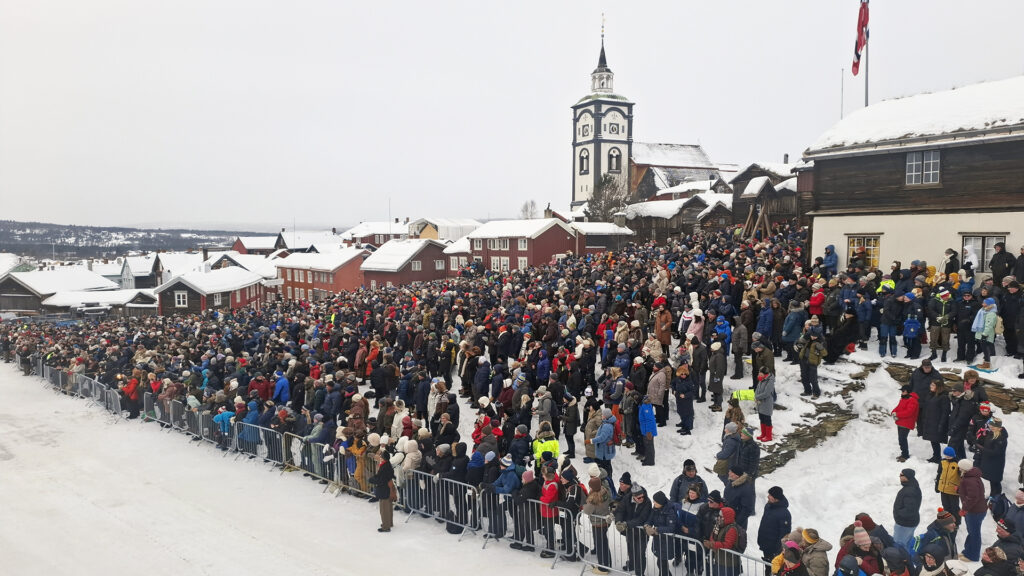 Veldig mye folk fikk oppleve en eventyrlig martnasåpning i dag.
Foto: Tore Østby Åpning Rørosmartnan 2026