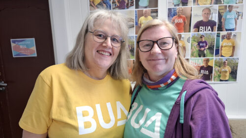 Inger Lise Christoffersen og Marianne Magga er daglig leder for hver sin frivillighetssentral, og de samarbeider om BUA.
Foto: Tore Østby Buadamene