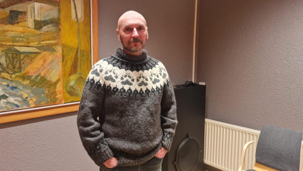 Ole Petter Blasted holdt foredrag om ringmerking av fugl. Foto: Tove Østby Ole Petter Blestad