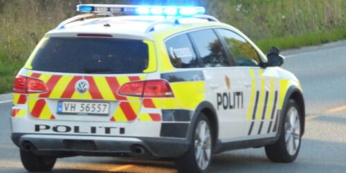Politibil-med-blalys-1140×570
