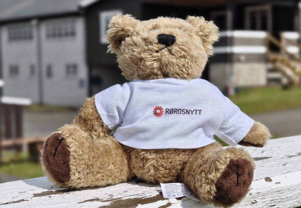 Hvor har Rørosnytt-Bamsen vært på besøk? Foto: Tove Østby Bamsen