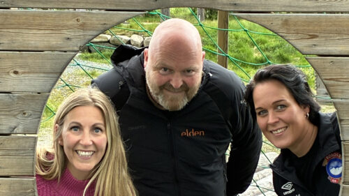 Caroline Oksdøl Søberg, Jo Inge Nes og Freyja Siv Berger drar i gang SprElden.
Foto: Privat Spreldeners