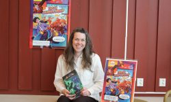 Bibliotekar ved Røros bibliotek, Mari Snortheim gleder seg til årets Sommerles starter. Foto: Tove Østby