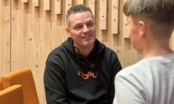 Arman Vestad fikk avgjørende hjelp av mennesker som brydde seg til å komme seg ut av livet som kriminell rusmisbruker. Nå er han initiativtaker til «Sterk, snill og ubehagelig» som skal hjelpe ungdom over hele landet i overgangen til voksenlivet. (Foto: Morten N. Ingebrethsen)