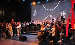 Forestillingen ble avsluttet med fellesnummeret 