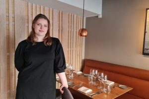 Servitør Emma Johanne Torpet. Foto: Tove Østby