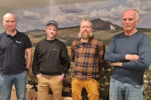 Kai Børge Amdal - eiendomskonsulent i Statskog, Bjørn Riseth Sundberg - leder i Røros Jeger- og Fiskeforening, Tommy Vestøl - rådgiver skog og vilt i Røros, Os og Holtålen, og Per Arne Gjelsvik - representant for Røros Fjellstyre. Foto: Tove Østby