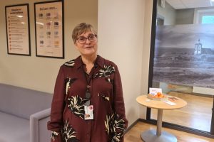 Nye NAV Leder for Nav Røros, Os og Holtålen, May Irene Arnevik Løseth i det nye venterommet. Foto: Tove Østby