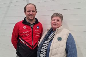 Leder for Skigruppa i Røros IL, Eivind Langseth og Senior markeds- og kommunikasjonskonsulent i NEAS, Unn Nymoen. Foto: Tove Østby