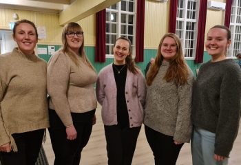 Kormedlemmer. Ingrid Sandnes Williamsen (35), Aina Stai Lien (snart 35), Heidi Krog(28), Annie Havn (26) og Tuva Annie Rennemo Kjelsberg (20). Foto: Tove Østby