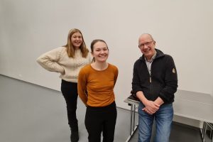 Koordinator i sørsamisk forvaltningsområde Ida Marie Bransfjell, joiker Marja Mortensson og avdelingsleder for Røros kulturskole Nils Graftås. Foto: Tove Østby