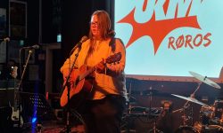 Kjerstin Johanna Haanæs Häggblom er en av ungdommene som skal representere Røros kommune på UKM Regionfestival Trøndelag. Foto: Tove Østby