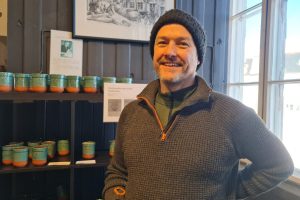 Driver av Potteriet Røros, Robin Schellenberg. Foto: Tove Østby