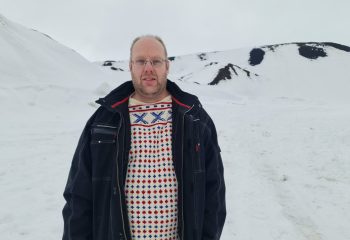 Kristian Hansen har vært frivillig i Elden i 17 år. Det har blitt mange timer ved Slegghaugane. Foto: Tove Østby