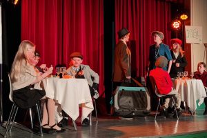 Røros kulturskole skal vise Heksene i Sangerhuset. Foto: Tove Østby