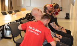 Røros Røde Kors Hjelpekorps øver for fullt til NM. Her er det skadestedsøvelse med bilulykke. Foto: Tove Østby
