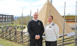 Salgssjef Kim Nyrønning og hotellsjef Lena Lindgren. Foto: Tove Østby