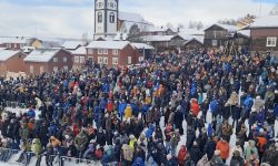 Stort publikum på åpning av Rørosmartnan 2025.
Foto: Tove Østby