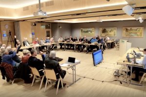 Her stemmer flertallet ned forslaget om å utsette saken.
Skjermdump Røros kommunes liveoverføring