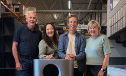Gamle og nye eiere hos Røros Produkter. Rolf Schjølberg, Gunhild Sun Bellsli, Andreas Garnes Bergh og May Kristin Knutsen. Foto: Privat