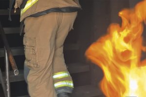 Brannvesenets testløp er en varm opplevelse for de som deltar.
Foto: Tore Østby
