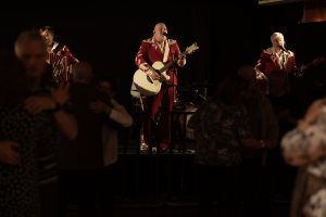 Larz Kristerz kommer til Vauldalen. Bilde tilsendt i pressemelding. Foto: Ukjent.