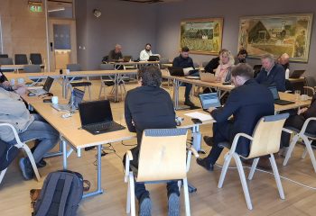 Her argumenterer Oskar Tørres Lindstad for å utrede reduksjon av antall politikere.
Foto: Tore Østby