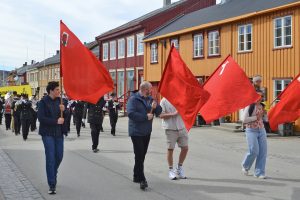 I år fylte toget nesten hele gata opp til Sangerhuset.
Foto: Tore Østby
