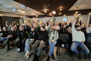 Historisk avstemming i kveld. For ordens skyld: Petter Gulikstad er idrettslagets revisor, og hadde ikke stemmerett i medlemsmøte.
Foto: Tore Østby