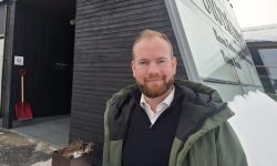 Isak V Busch er i ferd med å finne seg til rette på Stortinget
Foto: Tore Østby