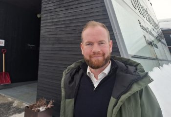 Isak V Busch er i ferd med å finne seg til rette på Stortinget
Foto: Tore Østby