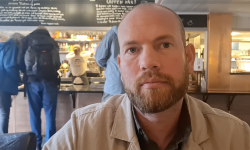Erfaringene fra et krevende halvår i spagat mellom Stortinget i Oslo og småbruket i Djupsjølia, samler Isak V. Busch beina på Østlandet.
Foto: Tore Østby