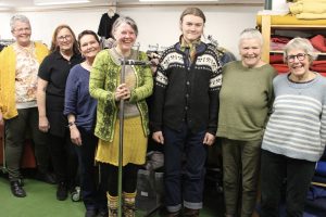 Kostymemakere i Elden: Cathrine Engåvoll, Kjersti Roberg, Beate Salvesen, Helene Tiller, Johannes Hofstad, Liv Lockert og Ellen Anda. Ikke tilstede da bildet ble tatt: Irene Tamnes, Gro Løken, Gunn Tønset, Herdis Hustad Olsen, Inger Klæbo, Sunniva Estensgård Leistad og Tove Ødegård. Foto: Tove Østby