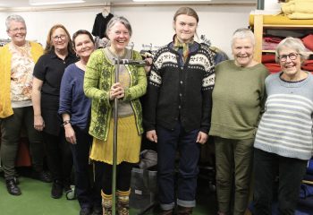 Kostymemakere i Elden: Cathrine Engåvoll, Kjersti Roberg, Beate Salvesen, Helene Tiller, Johannes Hofstad, Liv Lockert og Ellen Anda. Ikke tilstede da bildet ble tatt: Irene Tamnes, Gro Løken, Gunn Tønset, Herdis Hustad Olsen, Inger Klæbo, Sunniva Estensgård Leistad og Tove Ødegård. Foto: Tove Østby