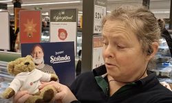 Kristin Bendos og Rørosnytt-Bamsen
Foto: Tore Østby