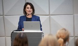 Kunnskapsminister Kari Nessa Nordtun (Ap) mener at mer utstyr og mer praktisk og variert undervisning vil gjøre at elevene opplever mestring og læring. 
Foto- Terje Lien