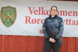 Ungdomsleder i Røros Skytterlag, Linda Løkken. Foto: Tove Østby