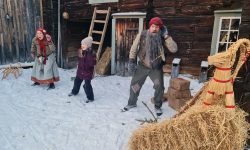 Nissen som mistet trua på seg sjøl blir vist i Rasmusgården under julemarked. Nå får forestillingen støtte fra Trøndelag fylkeskommune. Arkivfoto. Foto: Tove Østby