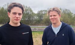 Matheo Tørres og Phillip Slettum Homnes ved ballbingene på Øra.
Foto: Tore Østby