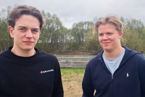 Matheo Tørres og Phillip Slettum Homnes ved ballbingene på Øra.
Foto: Tore Østby