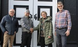 Bjørn Eidsvåg - nesteleder i Røros menighetsråd, Rutt-Karin Engzelius - leder i Røros menighetsråd,  Jon Iver Feragen - leder for Hitterdal menighetsråd og Arne Svendsen - Hitterdal menighetsråd og leder for dialoggruppen. Foto: Tove Østby