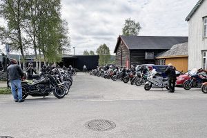 Motorsykkelsamling i parken
Foto: Tore Østby